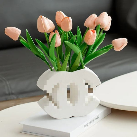 New Luxury ceramic vase designer classic shape white vase INS style high-end floral vase cream style Nordic Dining table decoration vase home entrance ornaments