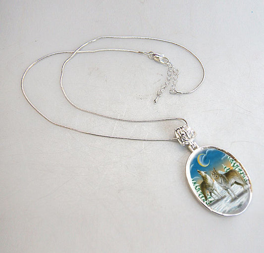 Wolves Howling Round Silver-Plated Mother of Pearl Jewelry Pendant Necklace - 44040