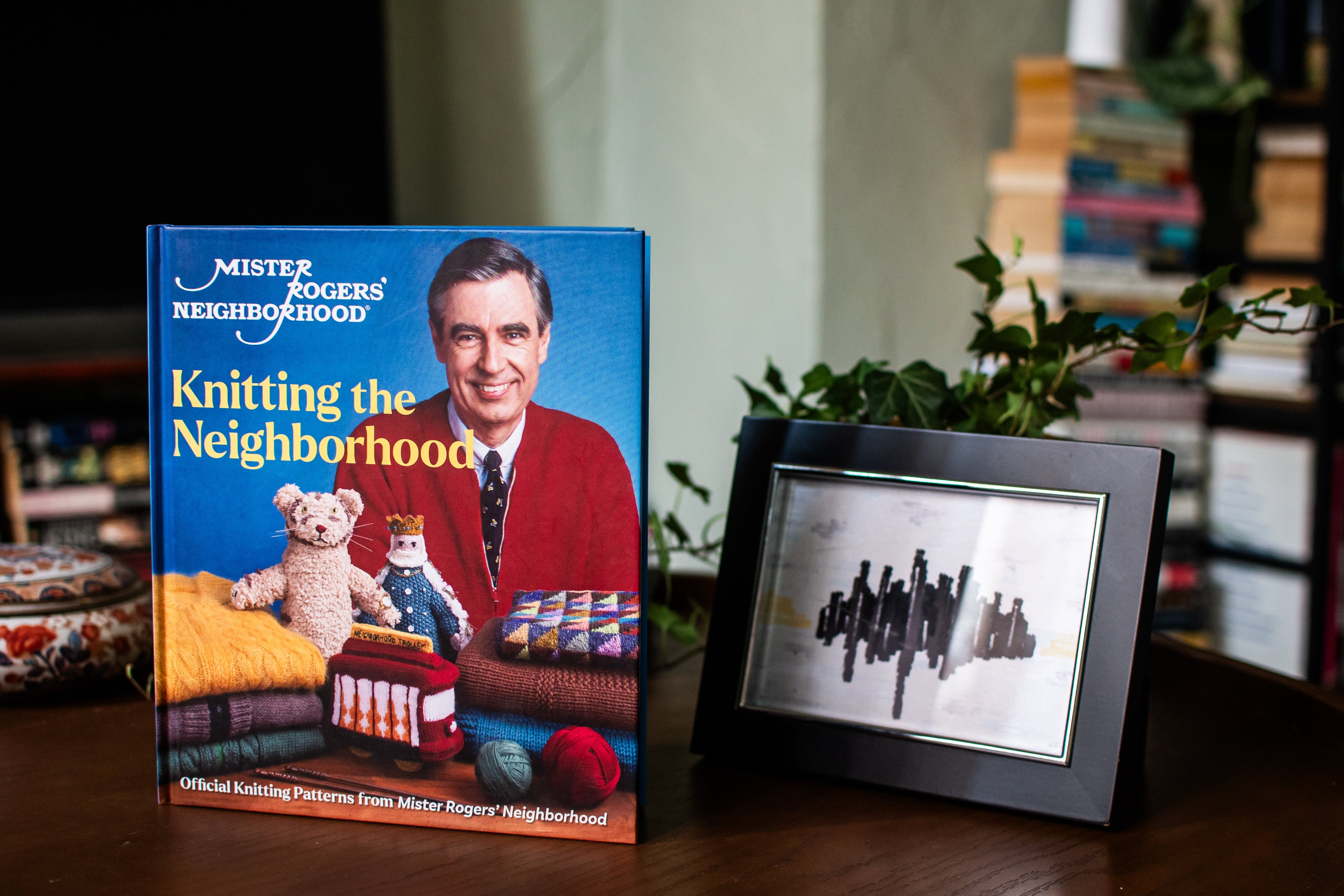 Mister Rogers' Neighborhood: Knitting the Neighborhood: Official Knitting Patterns from Mister Rogers' Neighborhood
