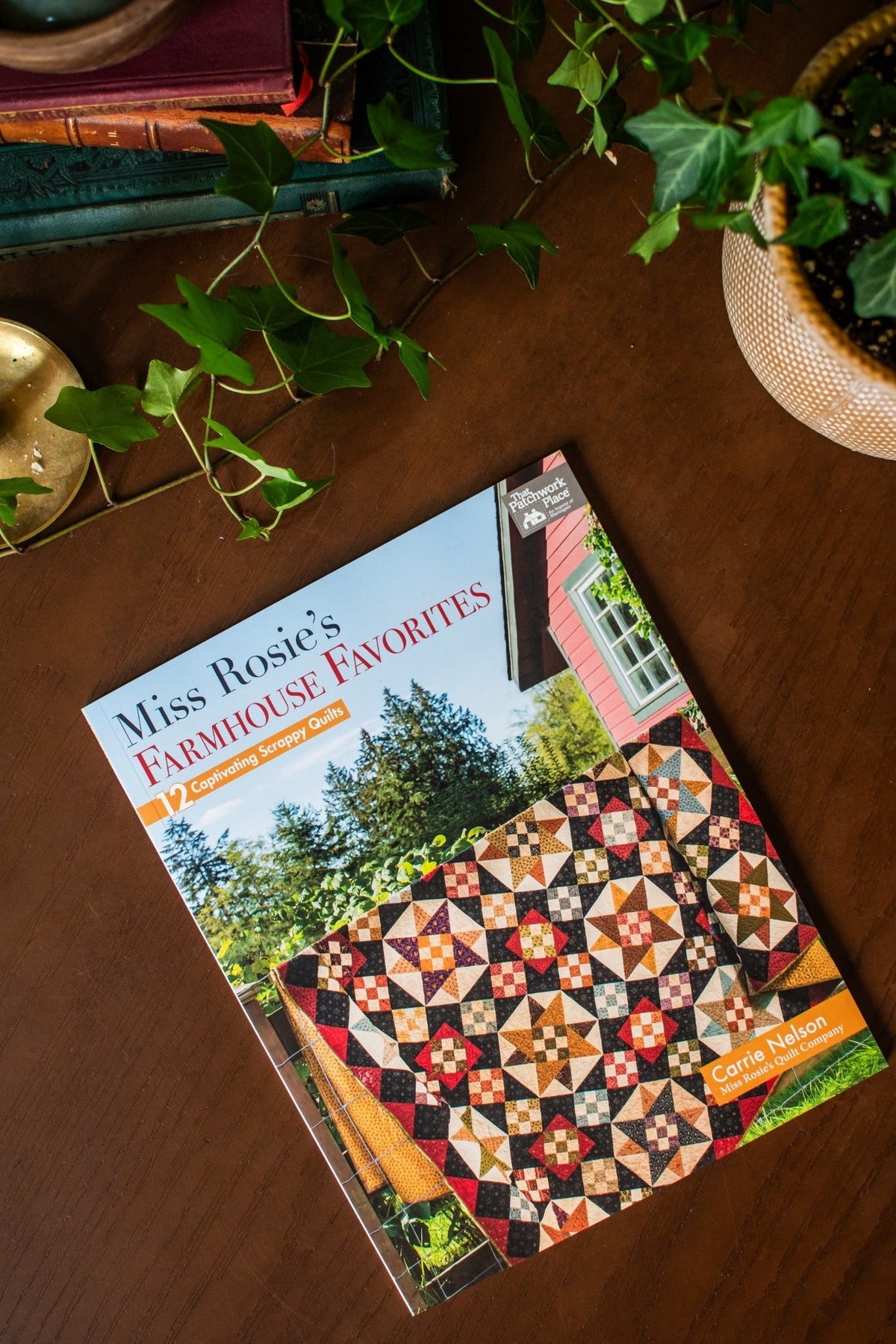 Miss Rosie's Farmhouse Favorites: 12 Captivating Scrappy Quilts
