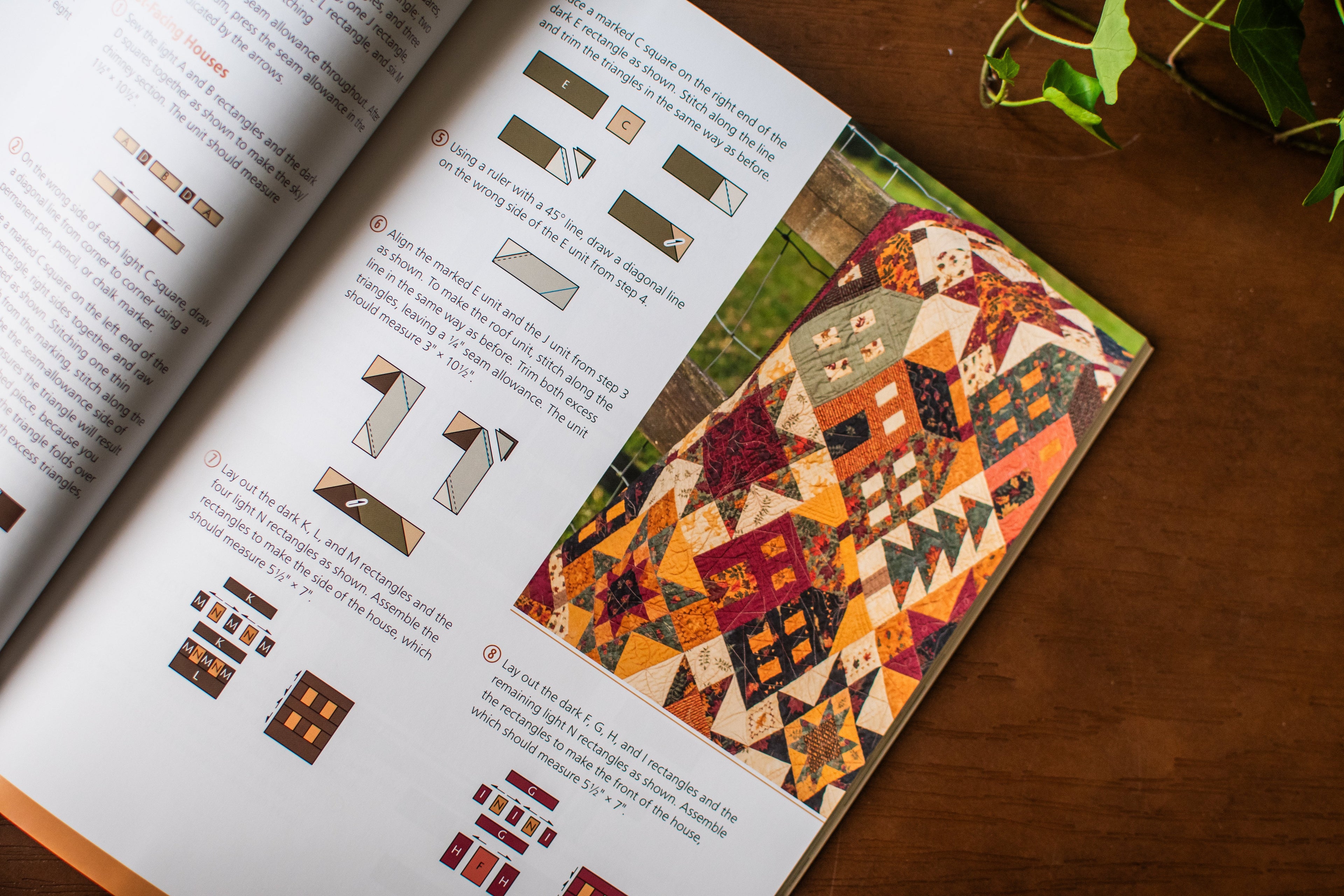 Miss Rosie's Farmhouse Favorites: 12 Captivating Scrappy Quilts
