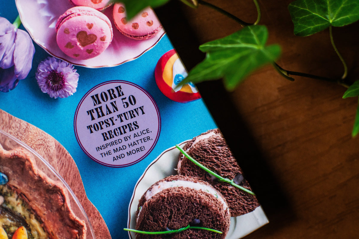 Alice in Wonderland: The Official Cookbook (Disney)