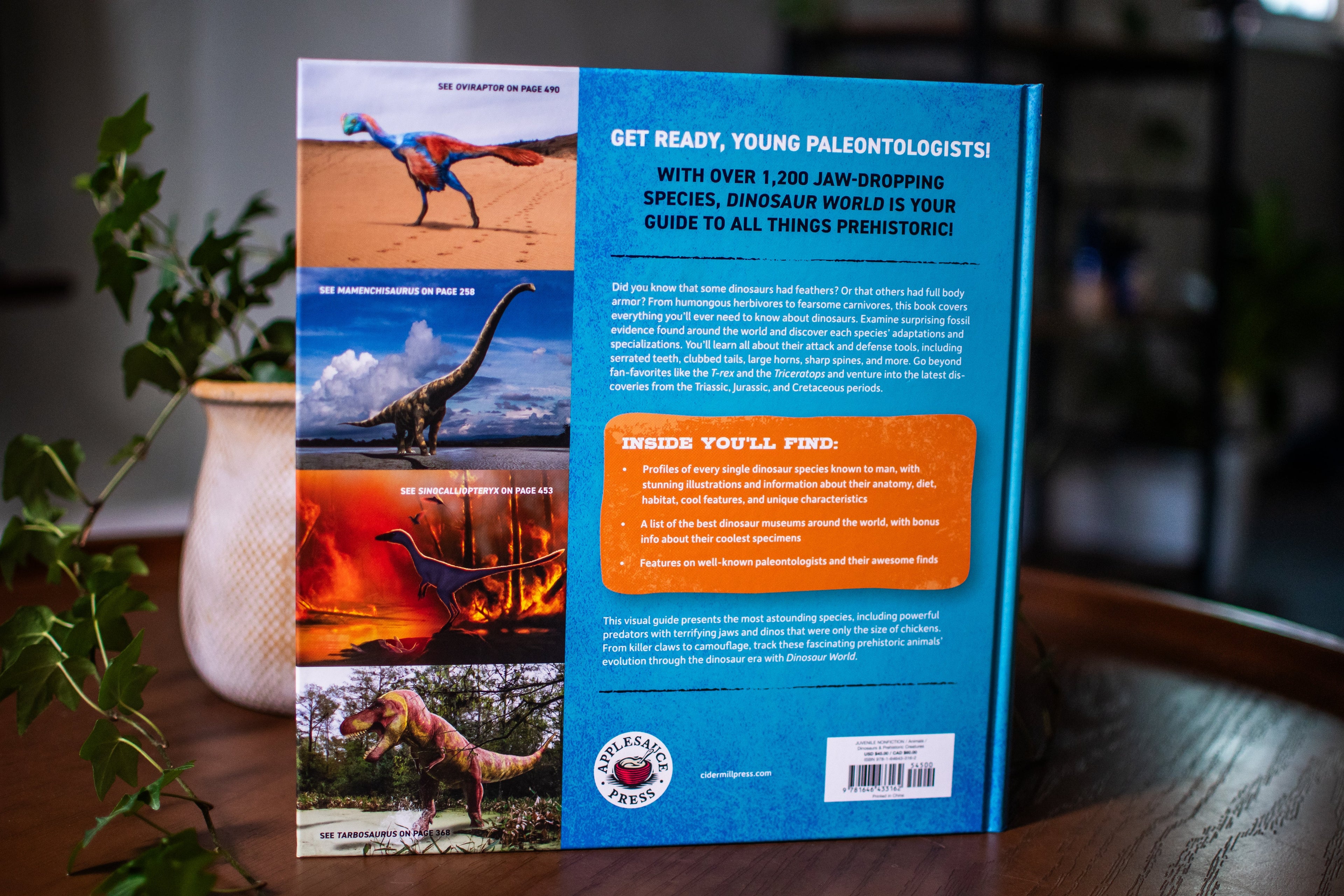 Dinosaur World: Over 1,200 Amazing Dinosaurs, Famous Fossils, and the Latest Discoveries from the Prehistoric Era