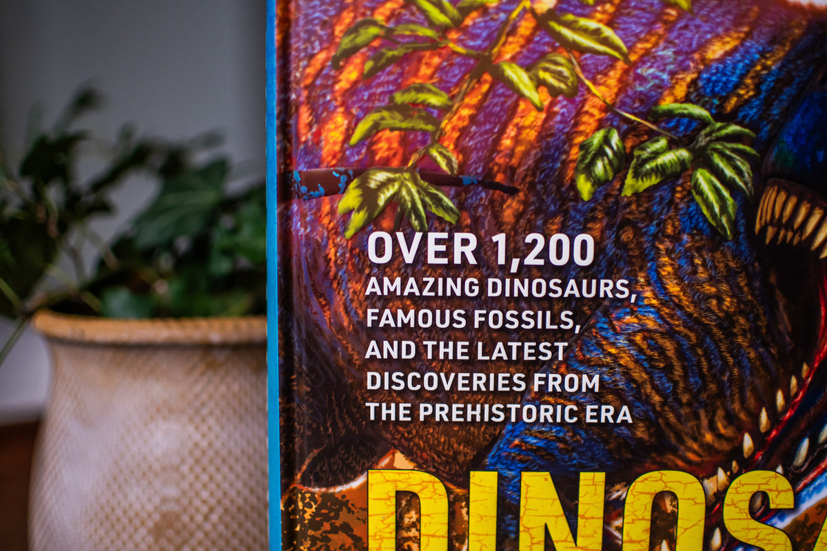 Dinosaur World: Over 1,200 Amazing Dinosaurs, Famous Fossils, and the Latest Discoveries from the Prehistoric Era