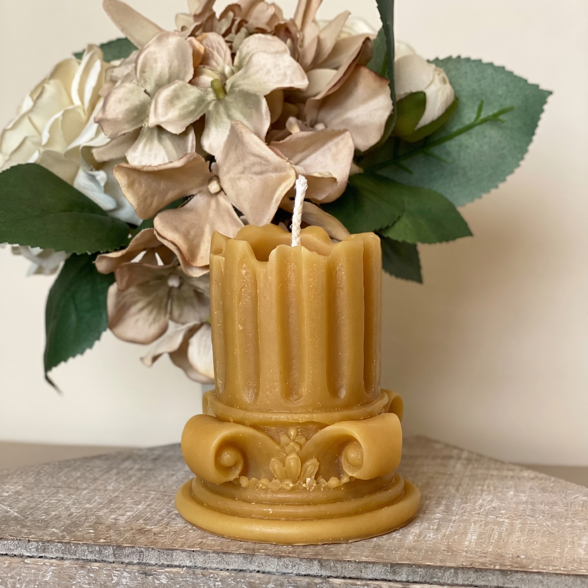 Romano Pillar Sculpture Candle – Hand-Poured Soy Wax | Ivory & Brown