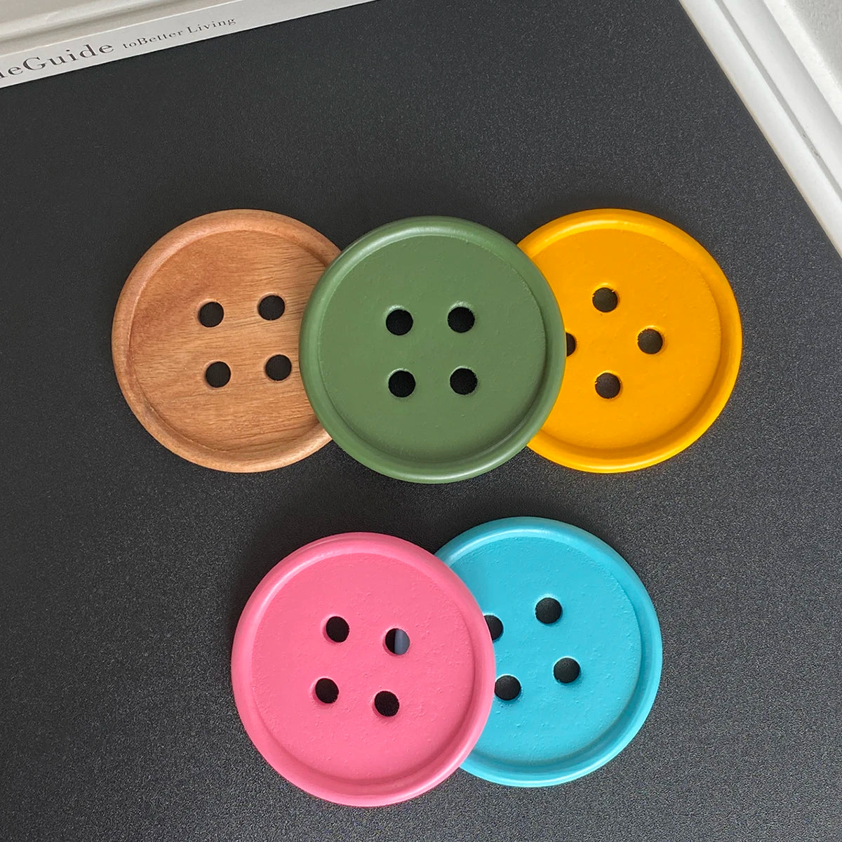 6-Piece Original Colorful Button Coaster Set with Cross-Shaped Iron Rack Coaster Holder, Dopamine Round Wooden Coasters, Exquisite Coffee Cup Holders, Suitable for Home Decor Coasters, Decorative Coasters for Restaurants, Hot