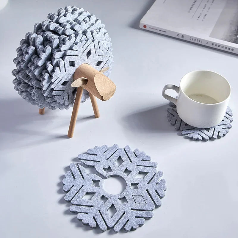 Elk Shape Drink Coasters Cup Pads Insulated Round Felt Cup Mats Creative Home Office Table Decoration Art Crafts Christmas Gift