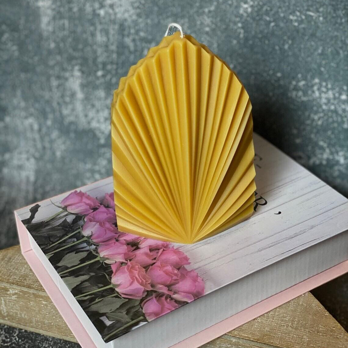 Minimalist Palm Leaf Candle