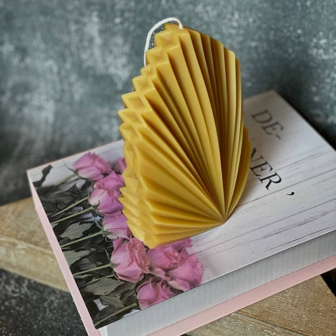 Minimalist Palm Leaf Candle
