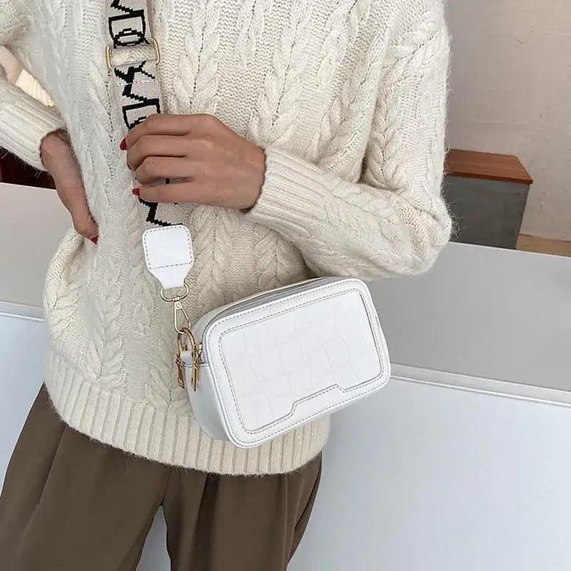Retro Waist Bag PU Leather Fanny Pack Purse Leather with Gold Chain Strap Stylish Waist Pack Women Belt Bag Multifunctional Chest Bag