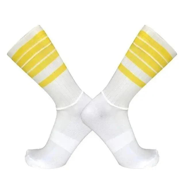 Stylish Summer  Breathable Cycling Socks For Men Anti Slip Seamless Sports Cycling Socks For Men Modern Design Running Sports Socks